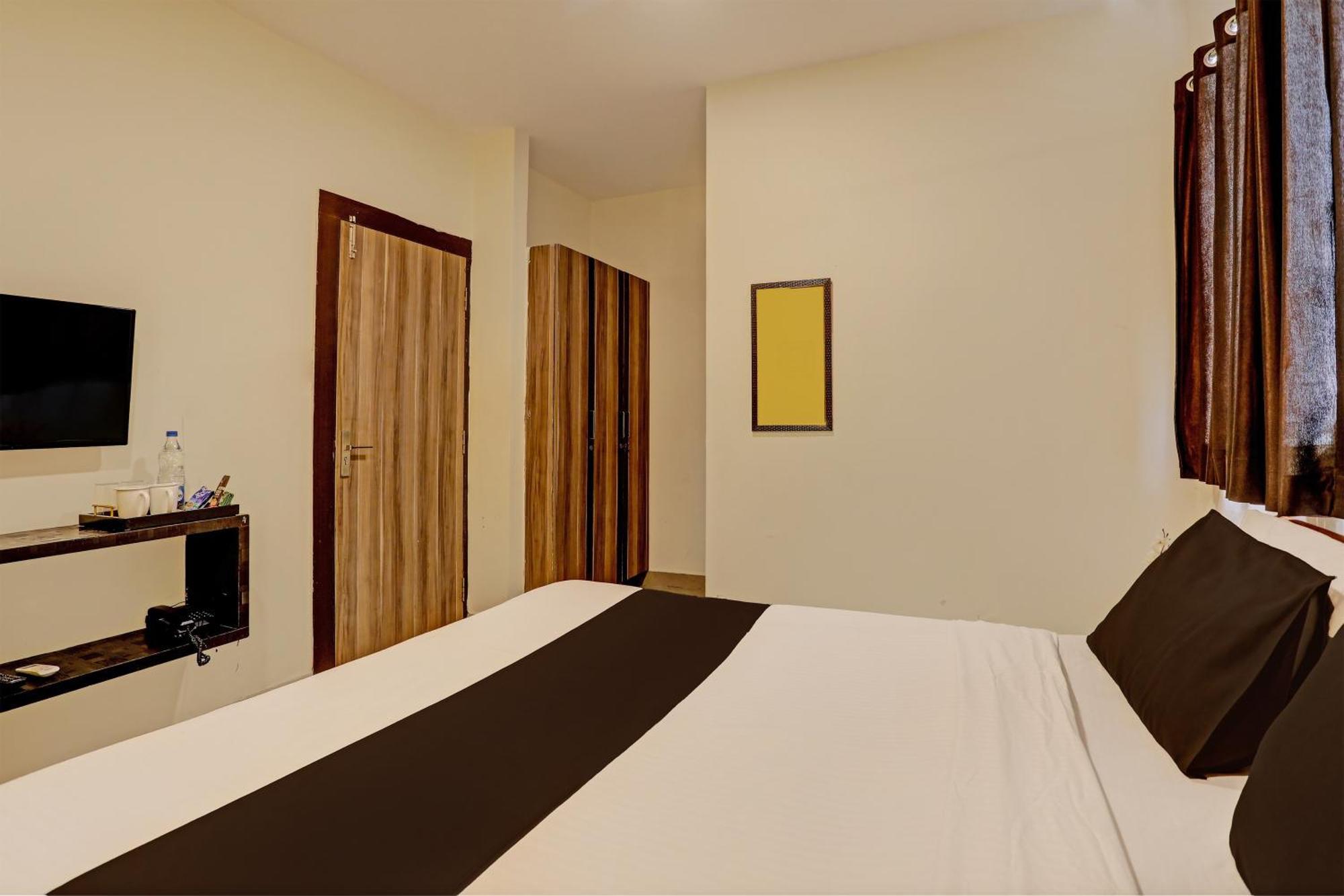 Capital O Saharsh Grand Near Shilparamam Hyderabad Exterior photo