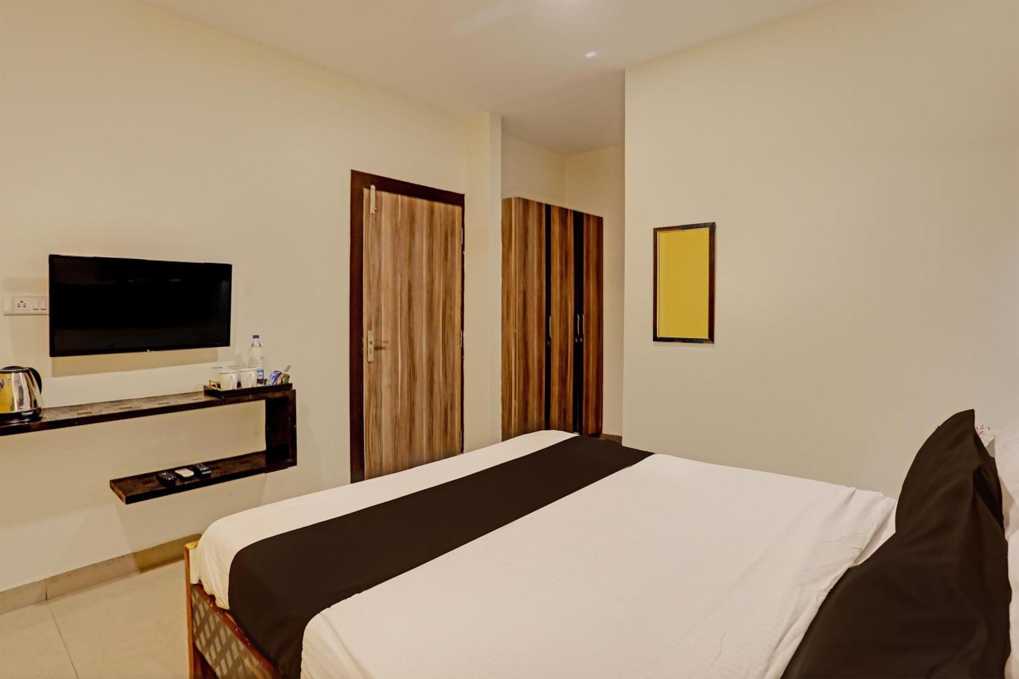 Capital O Saharsh Grand Near Shilparamam Hyderabad Exterior photo