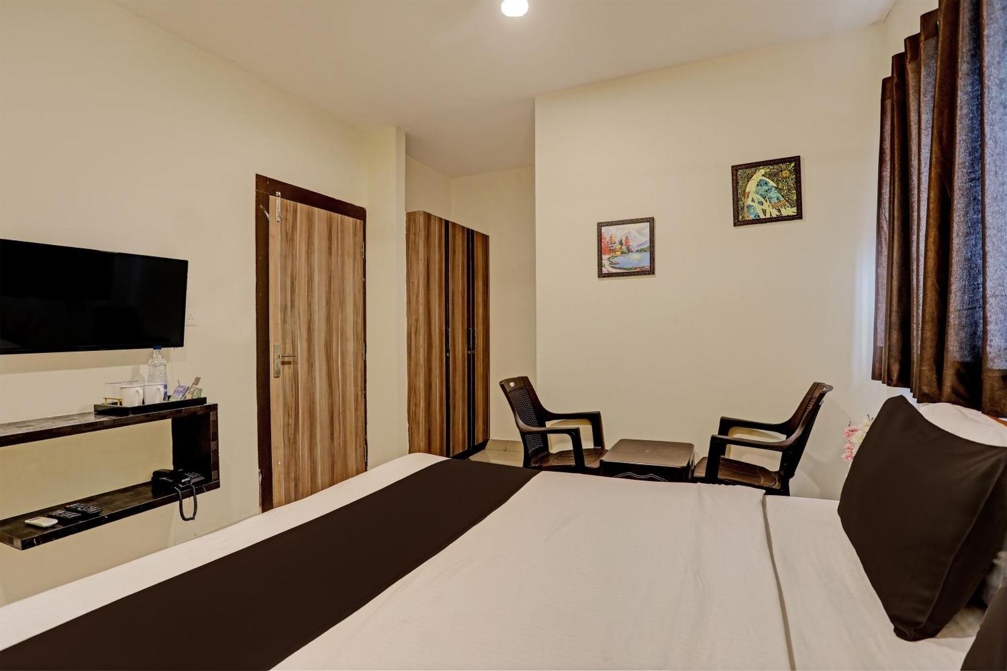 Capital O Saharsh Grand Near Shilparamam Hyderabad Exterior photo